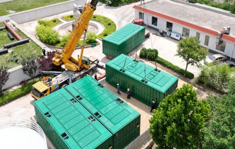 2023年7月21日华通科技标准化装备吊装交付助力上实寒亭水厂水质提升